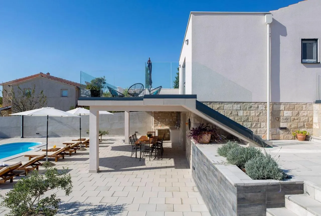 Villa Petra Kastela 0*,  Croatia
